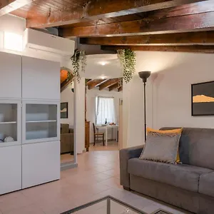Lovely Mansard Portelle With Private Parking And Bike Storage Appartamento